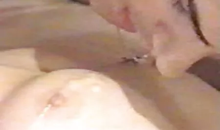 Zuzinka eret szex videok tanítja a lányt, hogyan kell kemény szopást adni.