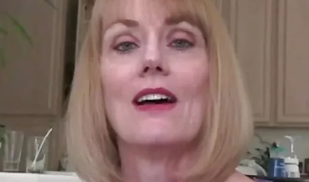 Milf titkár szar magát, mielőtt Spriccelős. duci sex filmek