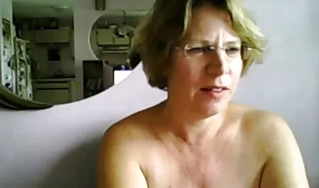 Tini szőke szereti a nagy fekete kakas felnőtt filmek ingyen előtt egy kutya