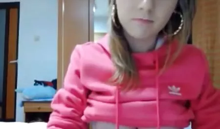 A lány fantasztikus szexvideo teljes film Anális orgazmusra készül.
