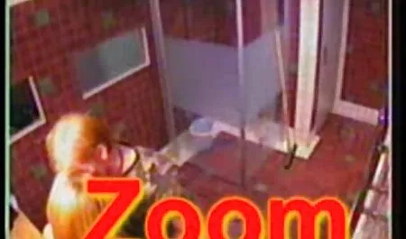 Egy svéd szex pot vesz egy részét sperma erotikus videók az arcán!
