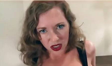 Két férfi támadja meg a fiatal kakast. youtube pornó filmek