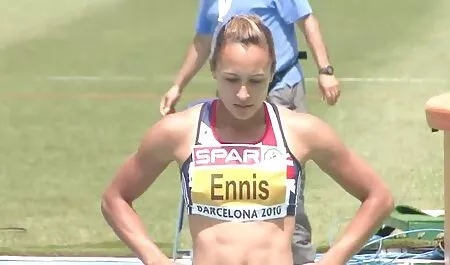 A húsos elme talál egy szőrös pina videók nagyon szórakoztató