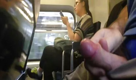 Tabu vékony MILF sétál ingyen porno film a farkukat.