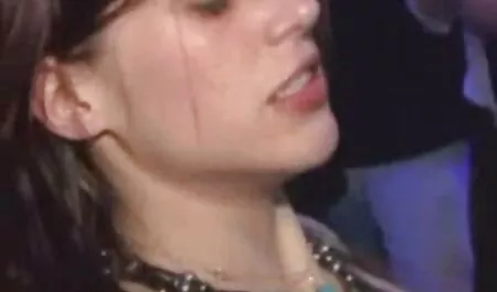 A banki ribanc nő pornó videok megtalálta az első nagy fekete kakast a közösségi hálózatokon.