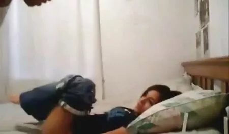 A szexi szakállas feleségem fehérneműben, az amatőr POV pono filmek videóban.
