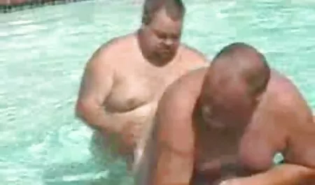 A Piszkos Hobbi, szopás, arc tisztítás a tengerparton. ingyenporno filmek