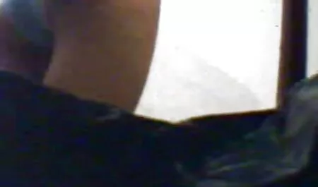 Szőke xxx pornó filmek transzi lány Dani Peterson rábaszik egy autó egy elegáns ruhát