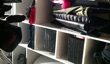 Ébenfa levetkőzik, baszik a szabadban POV videó pornos videok POV videó