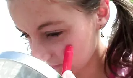 Dőlve, két csábító diáklány Alig anya fia szex film várja a fekete kakas