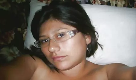 Szőke lányok játszottak ingyen családi pornó egymással.