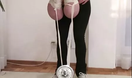 A babám szex ingyen video nagyon kockázatos közönség, aki amatőr videót nyel a telefonon.