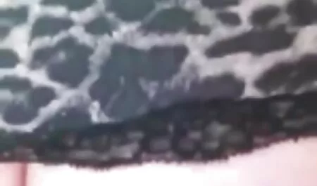TEENGONZO mese szex videók széles körben feszített a nagy fekete kakas