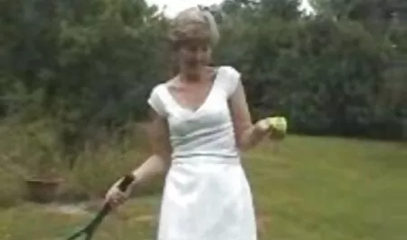 A természetes sportoló teszi a kakas kemény, kiömlött a labdákat. pornofilm ingyen