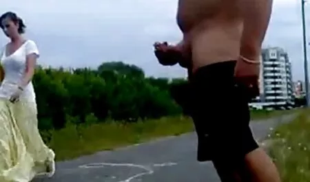 A fiúk megcsókolják, majd érzékien szopják videa sexfilmek egymást.