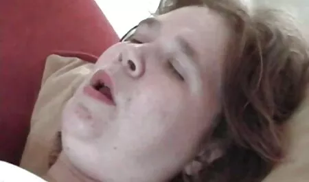 Ő durva sex film szar, míg a barátok nézni