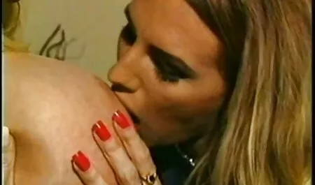 Dögös Milf Fogás A anya lánya leszbi video POV videó