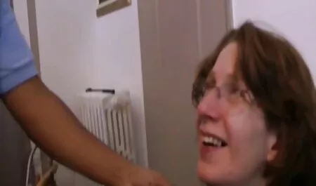 Aranyos gengszter pono filmek Ébenfa Ninja istennő maszturbál egyedül.