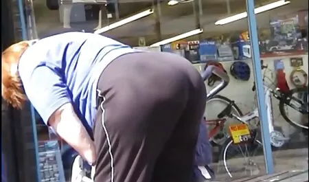 Nozomi Koizumi levetkőzik meztelenül xxx pornó videók ad egy Ázsiai Szopás.